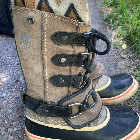 Women’s unique Aztec wool pattern Sorel boots - Picture 6 of 6